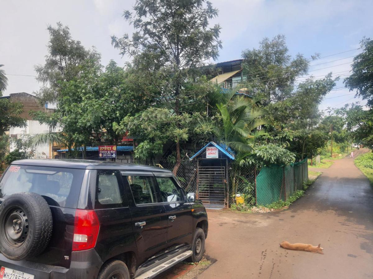 Amruta Homestays Chikhaldara Bagian luar foto